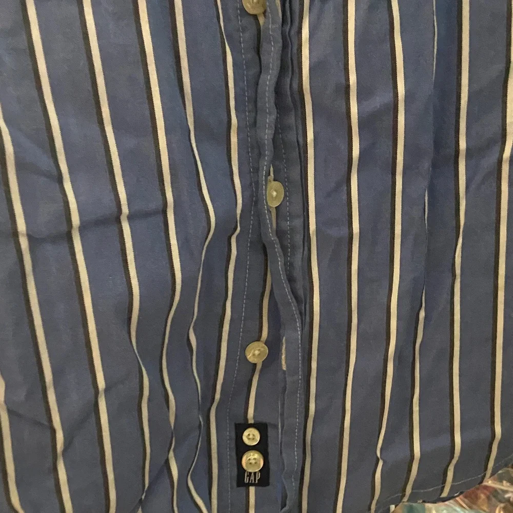 GAP Blue and White Vertical Stripe Button-Down Shirt Size Small
